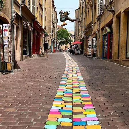 Superbe Equipe, Le Nid D'eva A Gare, Parking Prive, Balcon, F2, 50m2, 3p