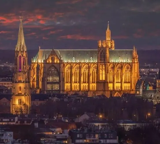 Apartment Superbe Equipe, Le Nid D'eva A Gare, Parking Prive, Balcon, F2, 50m2, 3p Metz