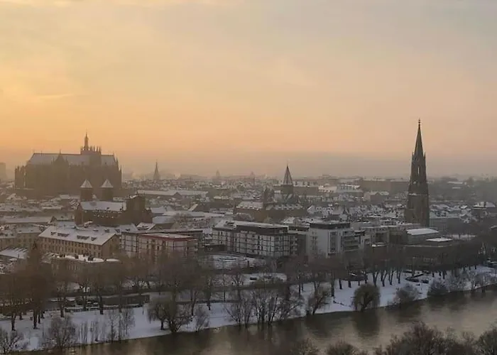 Superbe Equipe, Le Nid D'eva A Gare, Parking Prive, Balcon, F2, 50m2, 3p Metz