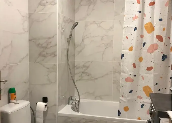 Superbe Equipe, Le Nid D'eva A Gare, Parking Prive, Balcon, F2, 50m2, 3p *